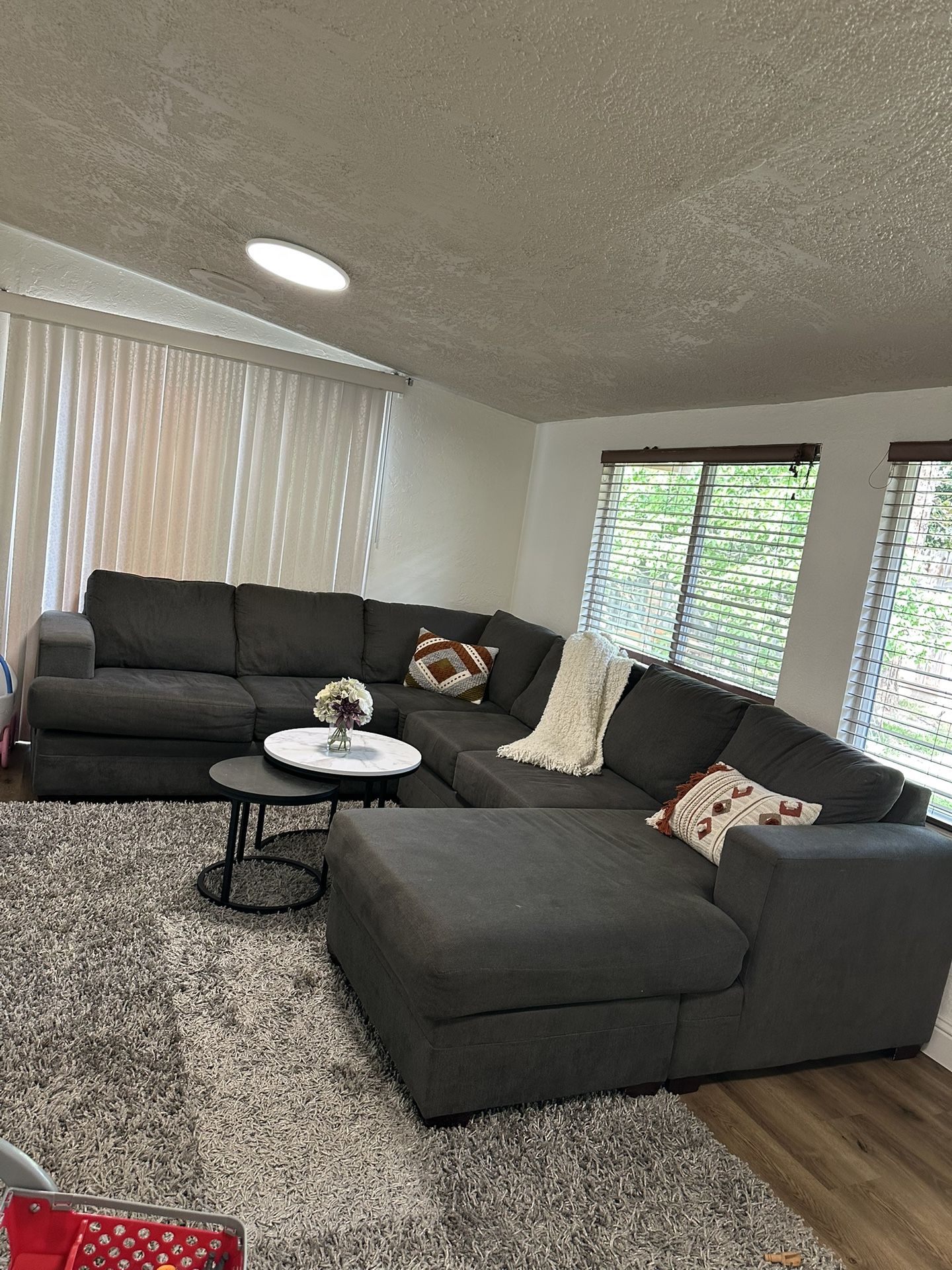 Grey Sectional NO pets NO smoke