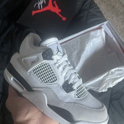 Jordan 4 Military 