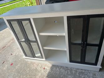 Kirkland  tv/coffee stand