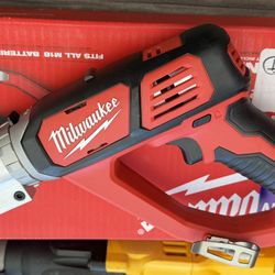 Milwaukee M18 18-Volt Lithium-Ion Cordless 18-Gauge Double Cut Metal Shear (Tool-Only