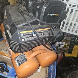 RIDGID

4.5 Gal. Portable Electric Quiet Air Compressor

