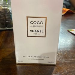 Vic Mademoiselle Chanel Paris