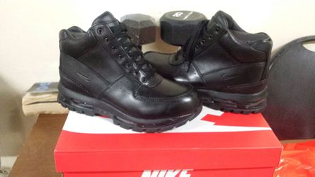 Brand new Nike boots sz 10 authentic
