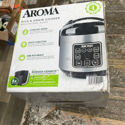 Rice Cooker New In Box $30