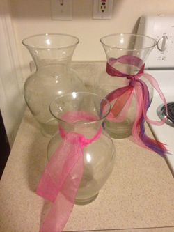 3 glass flower vases