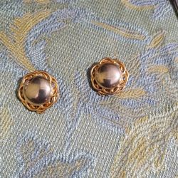 Vintage Gold Tone Clip Ons Earrings