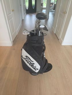 Complete Golf Set with Titleist Bag *NEED GONE ASAP* PRICE IS NEGOTIATIABLE