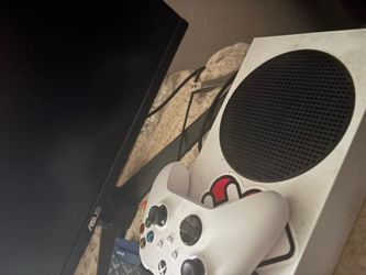 Xbox series s and monitor and controller