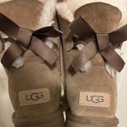 Brown Ugg Mini Bailey Bow II