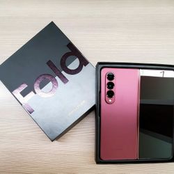 SAMSUNG GALAXY Z FOLD 4 5G UNLOCKED.  FREE SMARTWACH/ HEADPHONES. PAY $1 TODAY  REST IN  PAYMENTS.  NO  CREDIT NEEDED FINANCING   