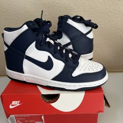 Nike Dunk H (gr)size 5y 