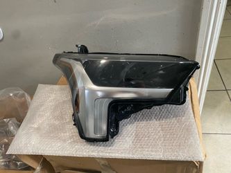 2022-2025 Toyota tundra right headlight