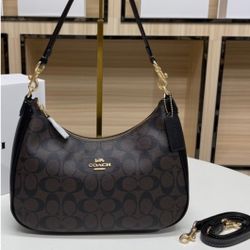 Coach Teri Hobo
