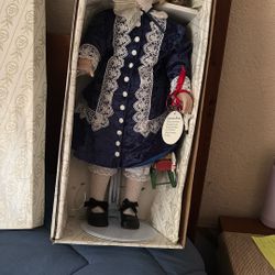 Poecelain  Doll, Casandra