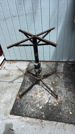 Free:Vintage table stand, black metal.