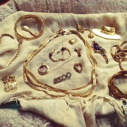Vintage Gold Colored Untested  Assorted Jewelry Lot
