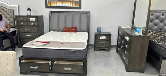 4- Pieces Wood finish King & queen bedroom set