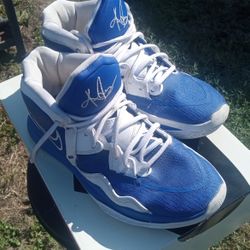 Kyrie Irving Size 8