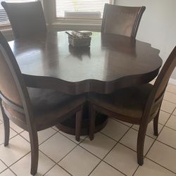 Beautiful Curved Dining Table Set 