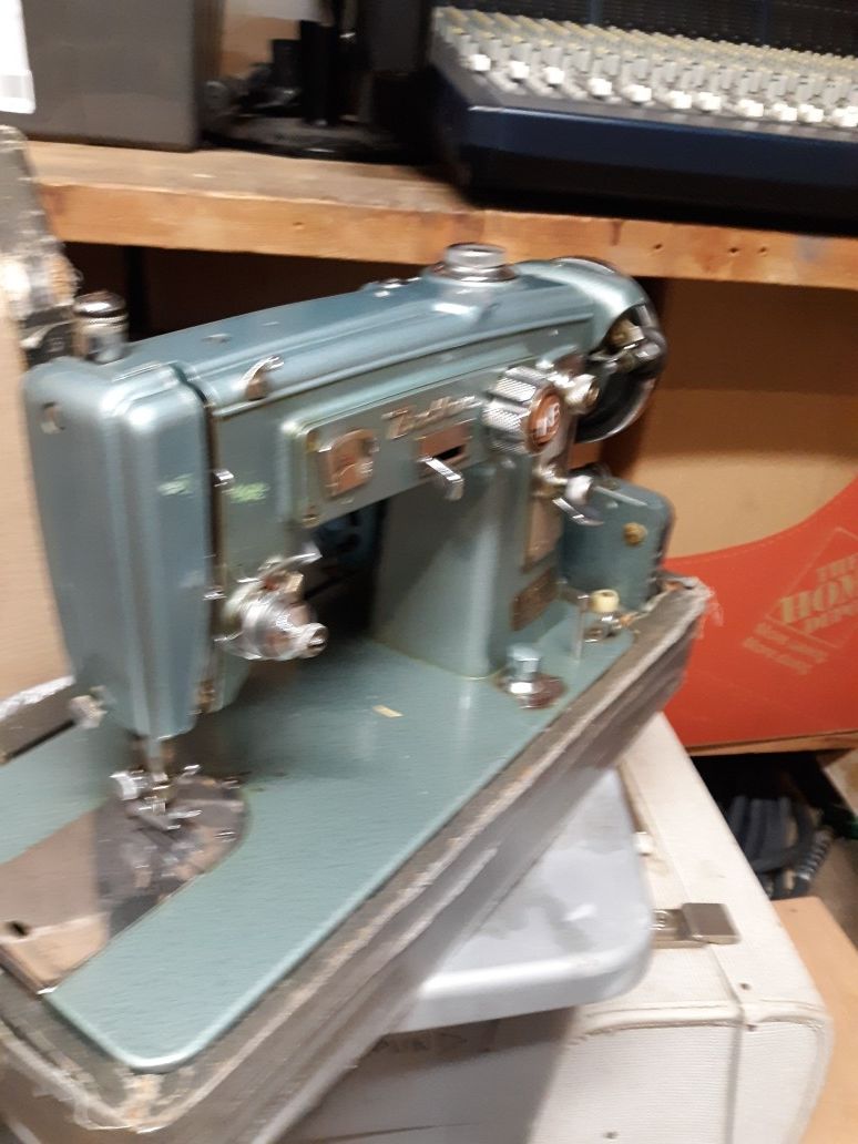 BROTHER COMMERCIAL SEWING MACHINE for Sale in Escondido, CA OfferUp