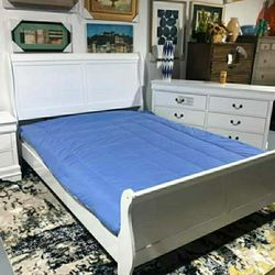 Salto solid wood bedroom set