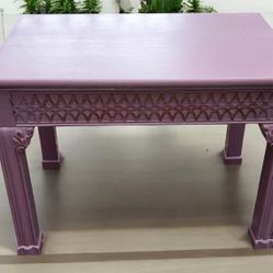 Adorable Vintage Accent Table 