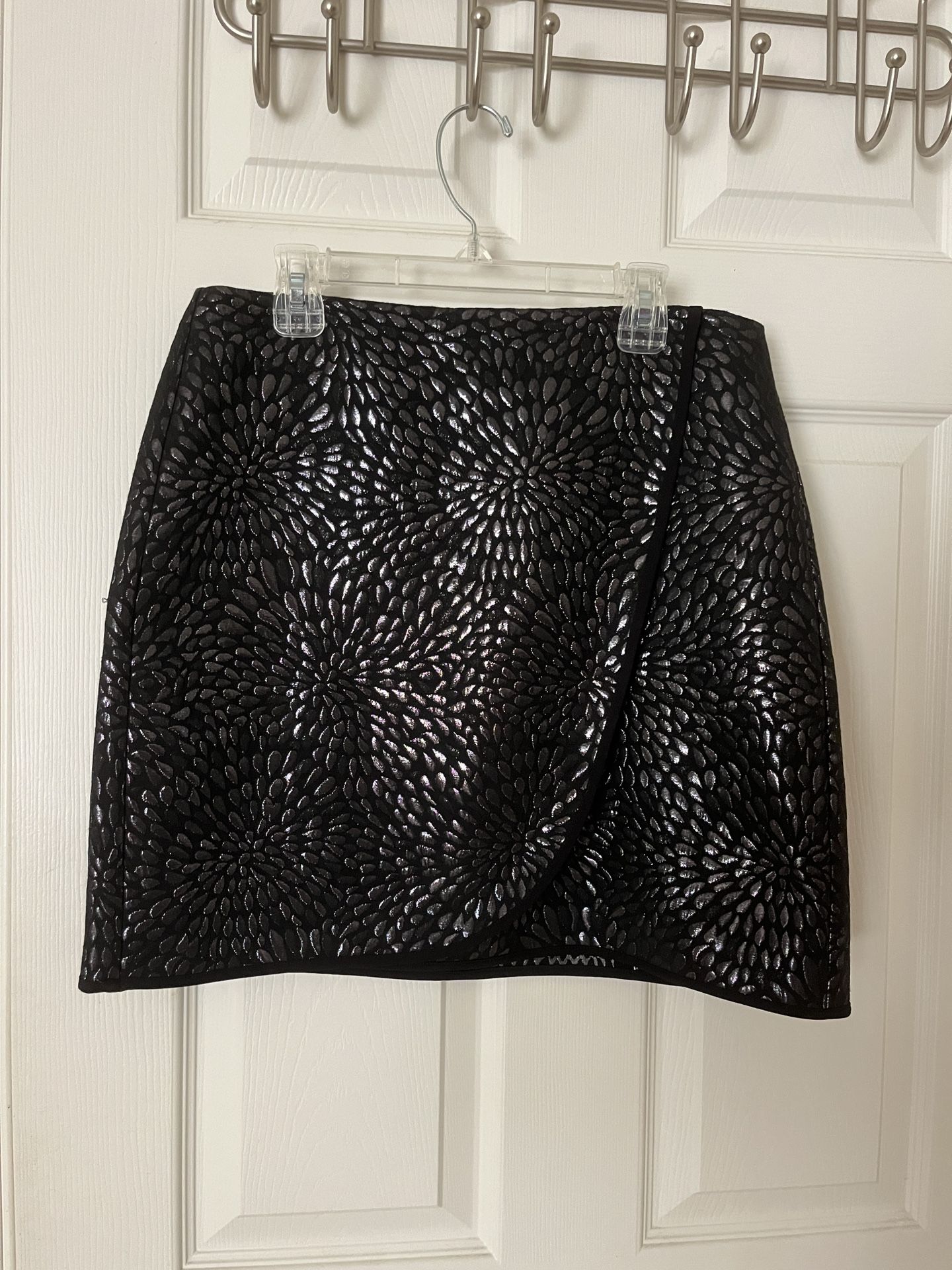 LOFT Women’s Black Shimmer Faux-Wrap Skirt - Size 6P - NWOT