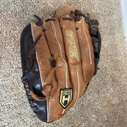 Boys Baseball Glove 11.75”  Louisville Slugger