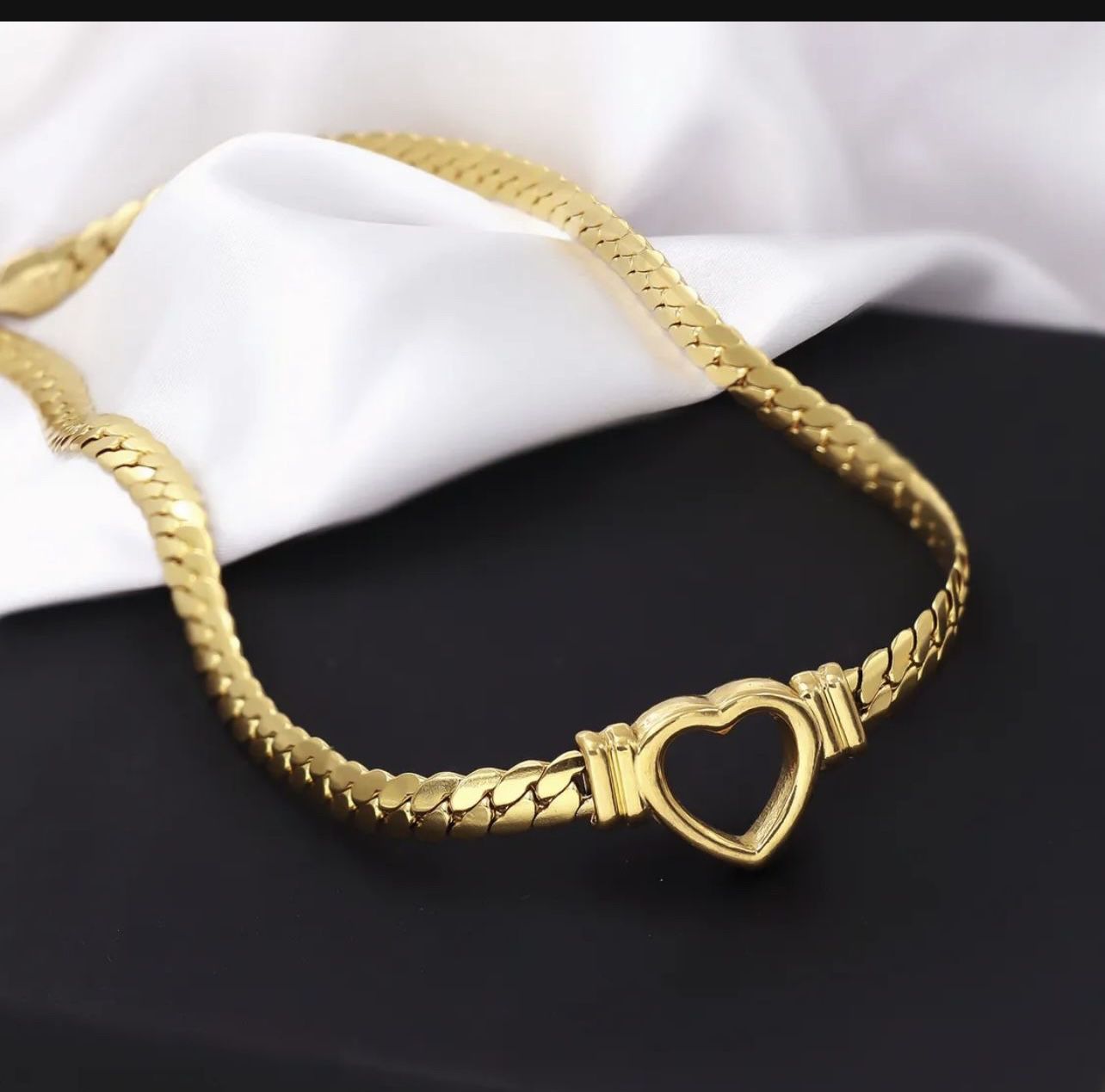 Hollow Out Heart Necklace 