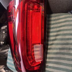 2019-23 GMC SIERRA 1500 LEFT TAIL LIGHT 