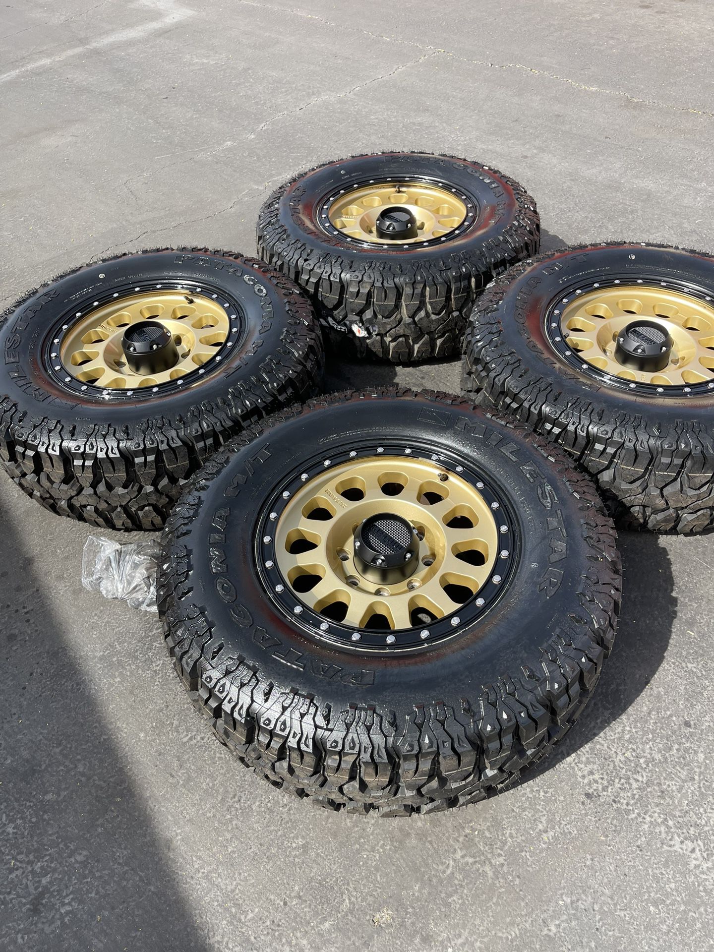 F250 F350 18” Method Wheels With New 35” Mud-Terrain tires Rims Rines 