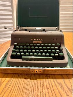 Vintage Typewriter (Davenport)