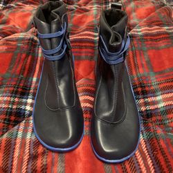 Boots- New- Never Worn Sz 8