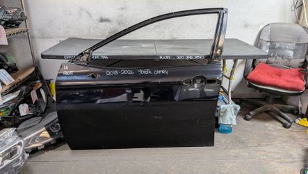 2018-2019-2020-2021-2022-2023-2024-2025-2026 TOYOTA CAMRY LEFT FRONT DOOR OEM USED #11371