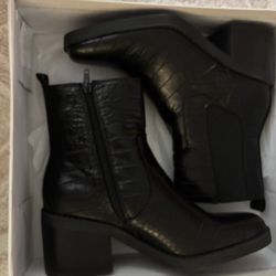 Women’s Bleecker & Bond Boots Size 8.5