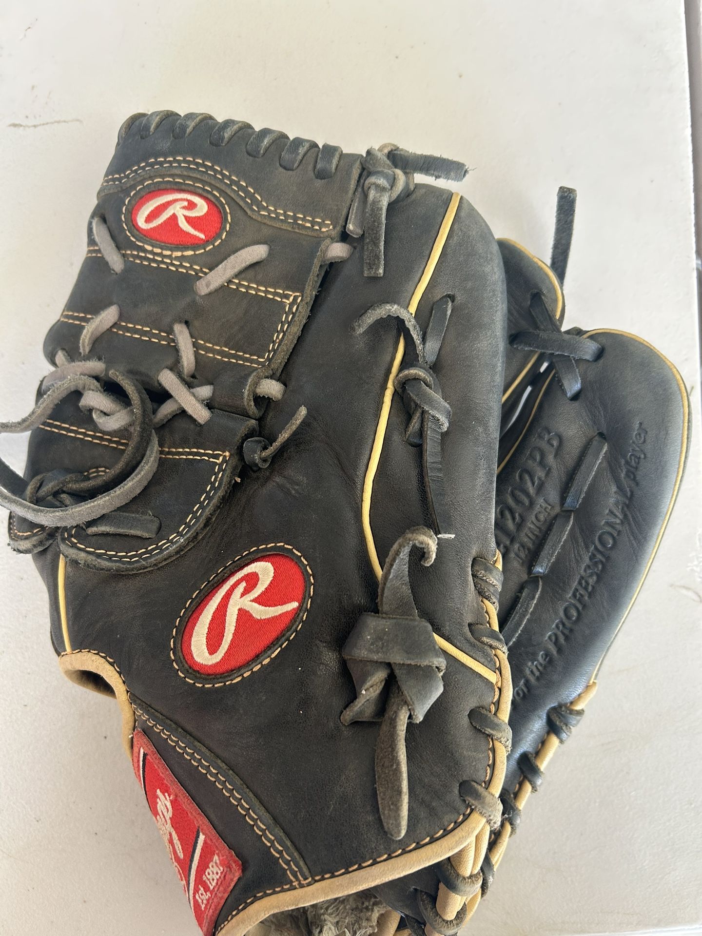 Rawlings Baseball Glove