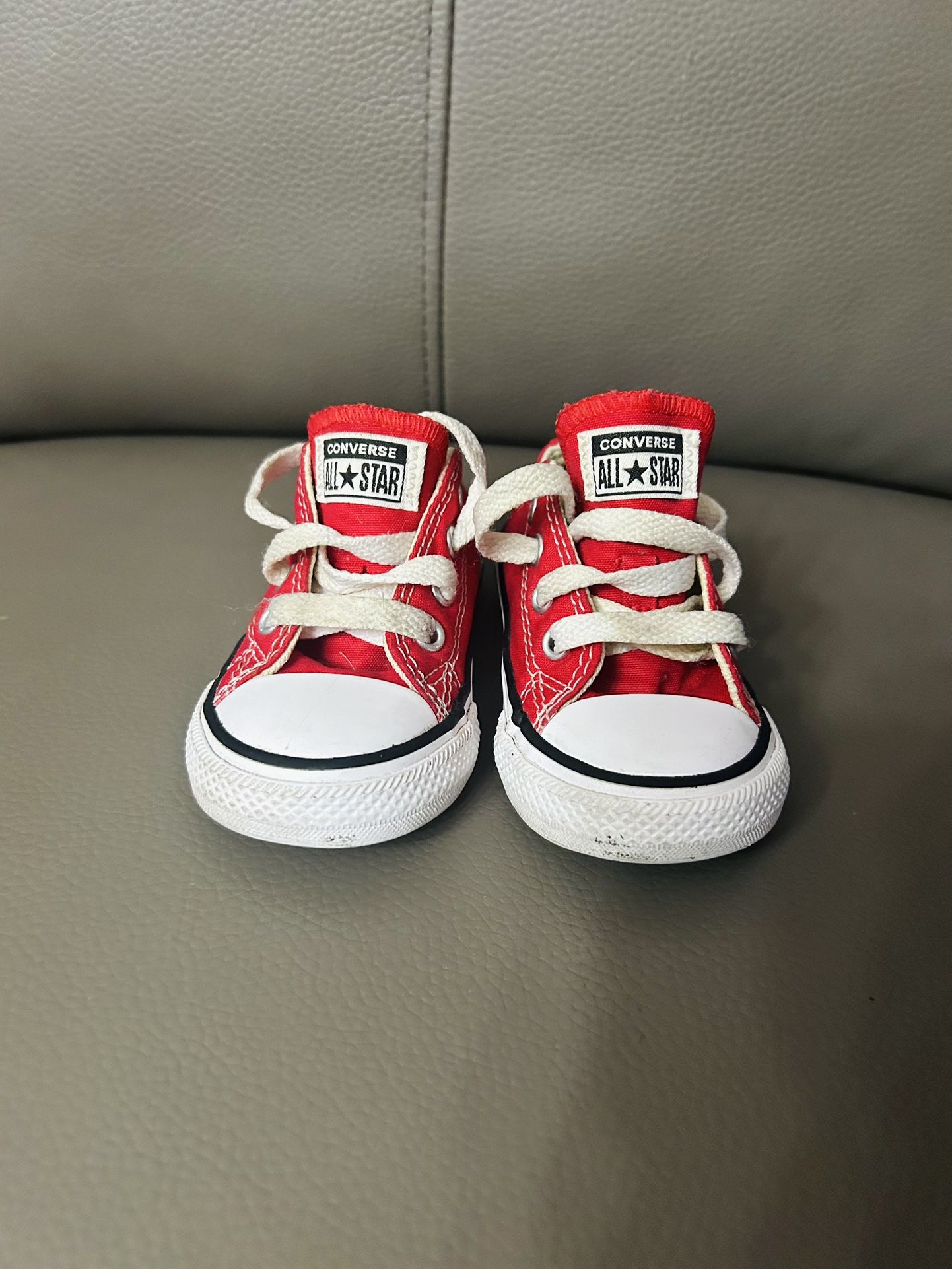 Red Toddlers converses