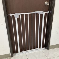 (New) $40 Baby Gate 35-inch Tall for 29-32 inches Wide Doorways Stairs, Walk Thru Metal Pet Dog Safety Fence 