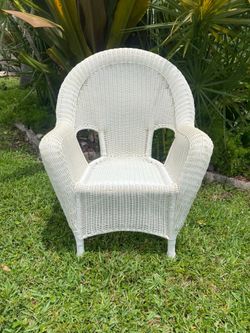 Vintage White Wicker Chair