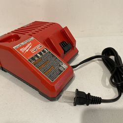 Milwaukee M12 and M18 12-Volt/18-Volt Lithium-Ion Multi-Voltage 12V DC Vehicle Battery Charger