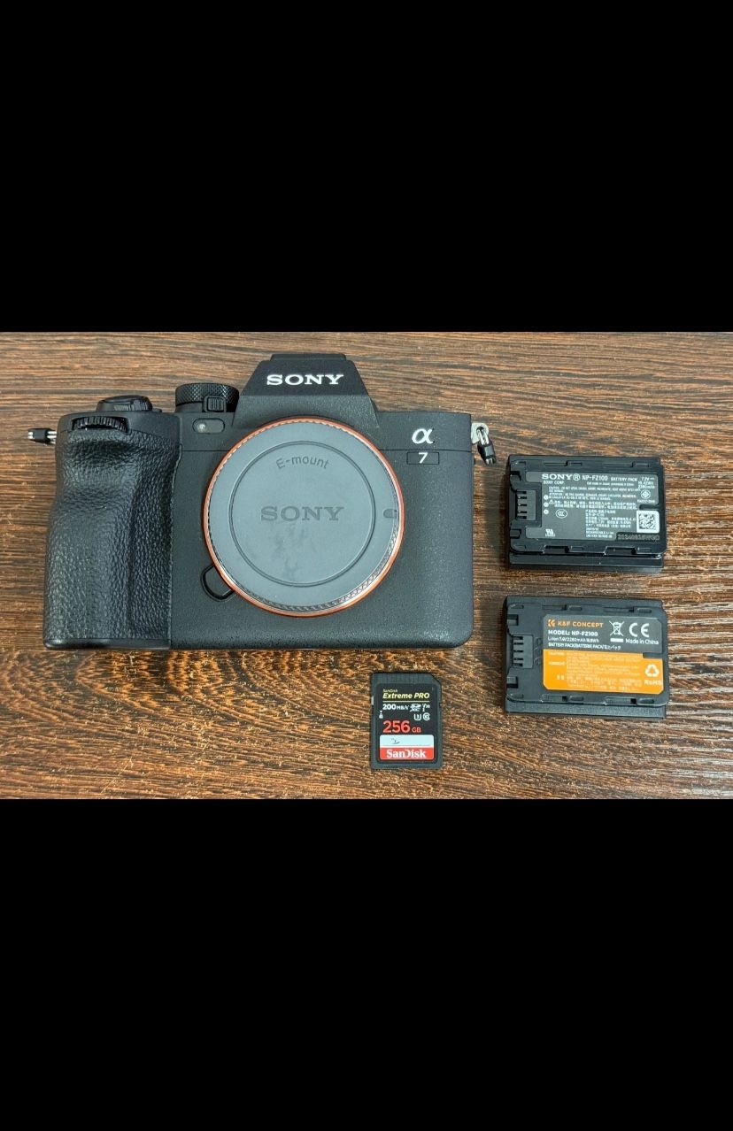 Sony Alpha a7 IV 33MP Mirrorless Camera - Black (Body Only) - Excellent Cond