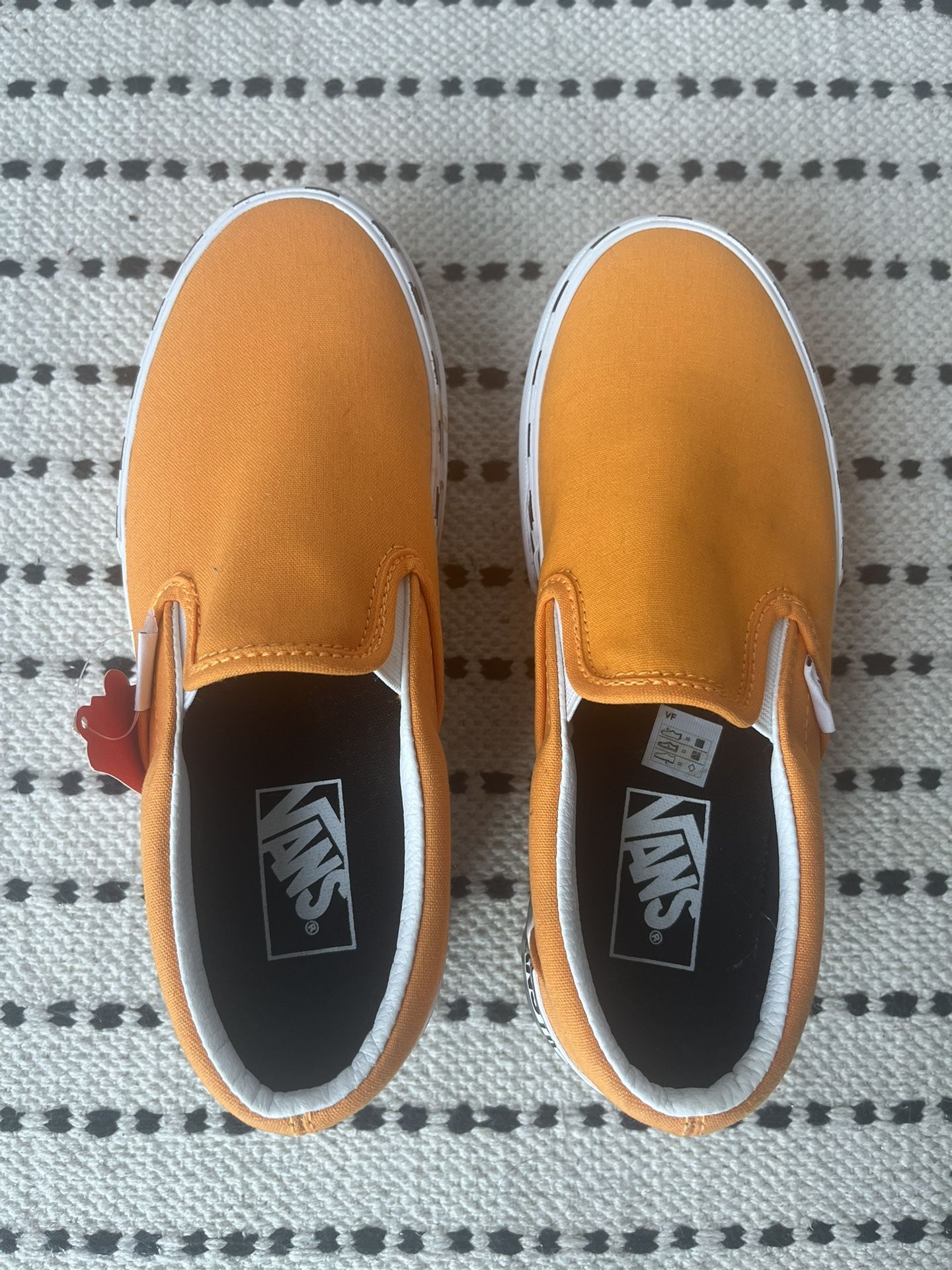 Orange vans off the wall hot sale