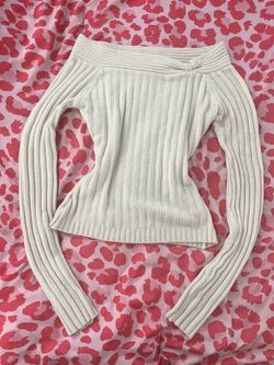 Medium adorable off the shoulder white longsleeve