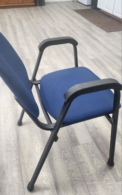 17 Blue Stackable Office/Reception Chairs – Great Condition