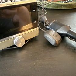 Sirius XM Lynx portable radio with car dock and antenna