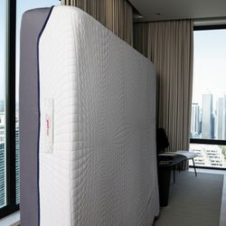 Ashley Hybrid King Mattress ( Clean)