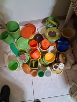 VINTAGE TUPPERWARE FROM THE 70s