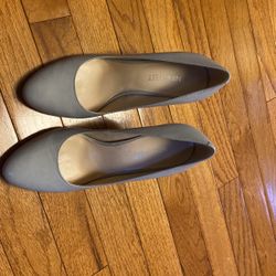 Light Gray Leather Pumps