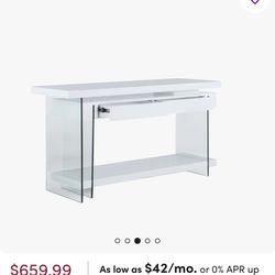 White desk with two drawers
