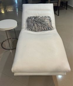 Beautiful white leather chaise recliner must sell today